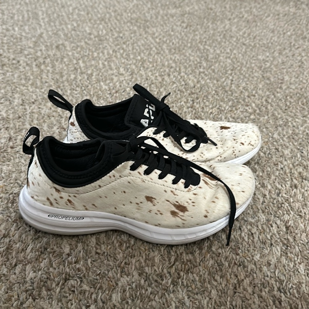 APL calf hair running shoes